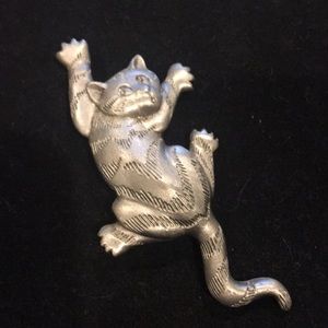 Cat pin